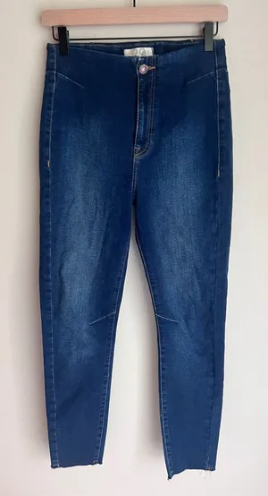 We The Free High Rise Stretch Dark Wash Cutoff Skinny Crop Jean Size 29‎ thumbnail 1