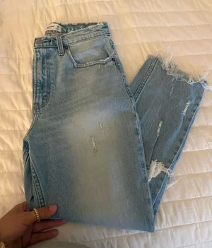 Abercrombie Mom Jeans High-Rise thumbnail 1