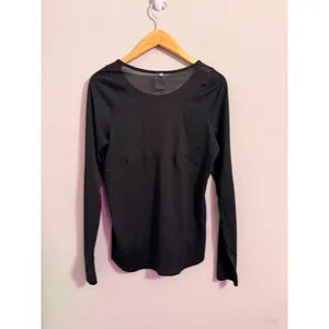 Nike Dri Fit Black Long Sleeve Athletic Top Size S Mesh Accents Workout Gym‎ thumbnail 4