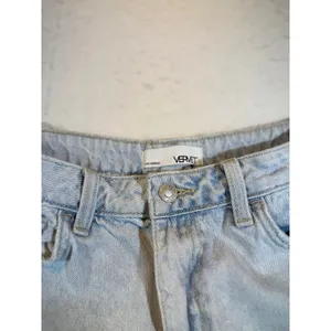 Vervet Distressed Light Wash Wide Leg Jeans Women's Size 29 thumbnail 3