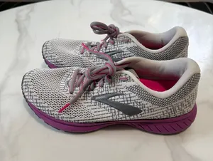 Brooks Gray and Pink Women's Running Sneakers thumbnail 1