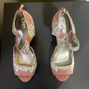 Miss Albright ANTHRO Pink White Multi Floral Peep Toe Back Zip Heels EUC 7.5 thumbnail 4