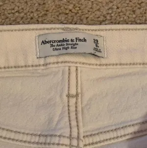 Abercrombie The Ankle Straight Ultra High Rise thumbnail 3