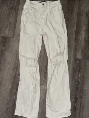 Hollister Women’s Ultra High Rise Dad Jeans thumbnail 3