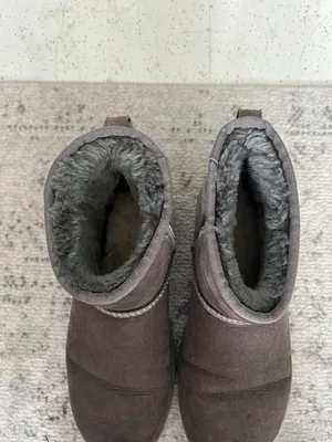 UGG Mini thumbnail 3