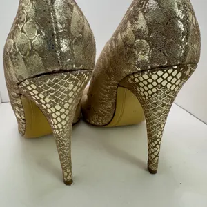 Kelsi Dagger Gold Metallic Snakeskin Stiletto Pumps Heels Size 9 thumbnail 8