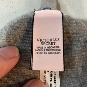 Victorias Secret Red plaid patterned sleep mask thumbnail 3
