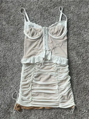 Lace-Trim Ruched Bodycon Slip Dress in Ivory and Beige thumbnail 2