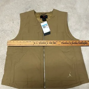 NWT Nike Jordan Women's Quilted Full Zip Vest Brown Kelp Size Medium FB5192-395 thumbnail 7