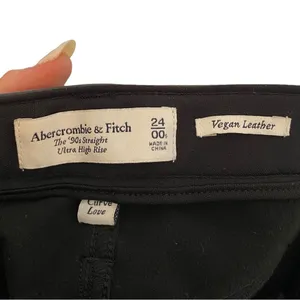 Abercrombie & Fitch 90s Straight Ultra High Rise Leather Pants Curve Love thumbnail 10