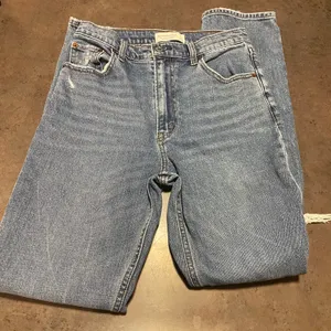Abercrombie 90s Slim Straight Ultra High Rise Jeans thumbnail 2