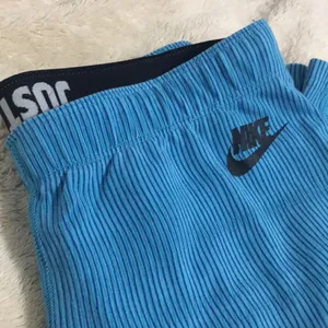 Nike Blue Crop Leggings Size Large thumbnail 2