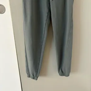 Aerie the Chill Jogger in Khaki Green Fleece Size Women’s XXS thumbnail 2