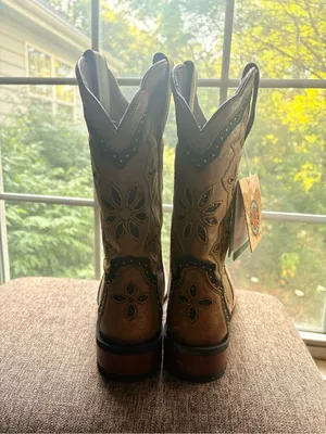 Laredo Tan and Brown Western Cowboy Boots with Embroidered Stitching thumbnail 6