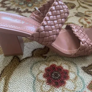 Stylish Pink Woven Sandals Size 8 thumbnail 2
