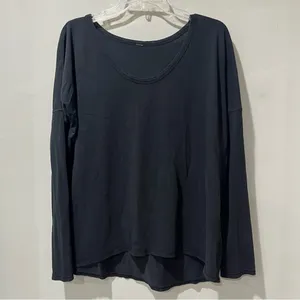 Lululemon Women's Sz 8 Long Sleeve Draped Bum Covering‎ Oversized Shirt Top Yoga thumbnail 2