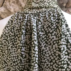 Old Navy Green White Dotted Sleeveless Blouse Tie Neck Tank Top Women’s Size S thumbnail 4
