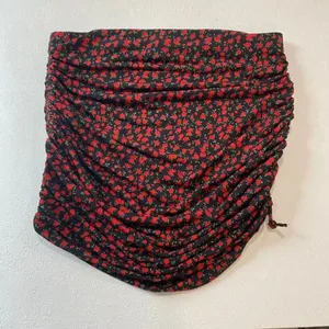 Windsor Ruched Floral Mini Skirt Black Red Rose Print Size Large thumbnail 2