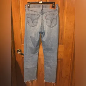 368. Levi’s high rise wedgie straight light wash distressed jeans size 28 thumbnail 5