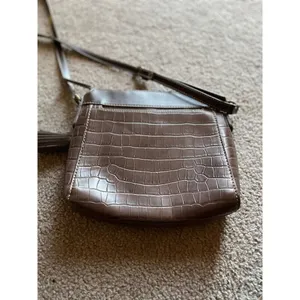 St. John’s Bay Brown Croc Embossed Crossbody Bag Tassel Fall Y2K No thumbnail 5
