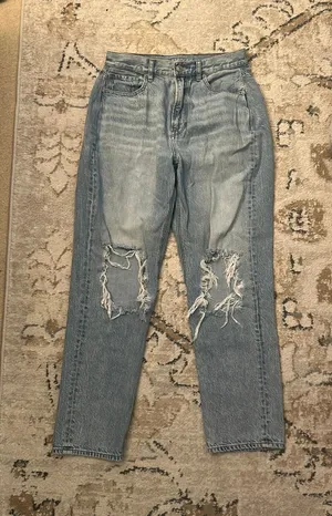 American Eagle Jeans Mom Ripped thumbnail 1