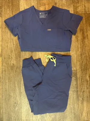 Figs Wayfarer Two Piece Scrub Set thumbnail 1