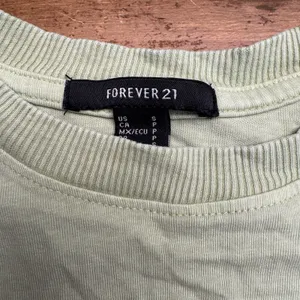 Forever 21‎ Graphic T shirt Size Small Green Women's thumbnail 2