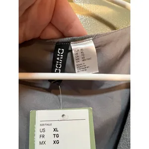 Divided H&M Womens Size XL Vest Asymmetric Button Gray Sleeveless V-Neck Stretch thumbnail 10