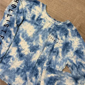 •Hollister• Blue & White Tie Dye Long Sleeve Crop Top thumbnail 3