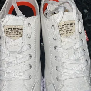 Levi's Anikin Classic White Canvas Cap Toe Sneakers Size 8 thumbnail 4