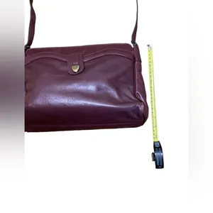 Vintage Etienne Aigner shoulder bag. Burgundy thumbnail 7