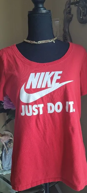 Nike shirt thumbnail 1