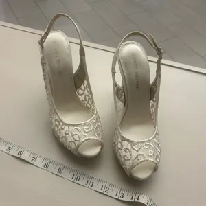 Heels Elegant White Peep-Toe Slingback Heels Audrey Brooke 8 1/2 Great shape thumbnail 7