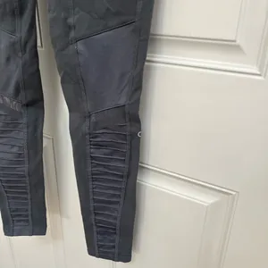 ALO Yoga Charcoal gray Ribbed moto Leggings size xxs‎ thumbnail 6