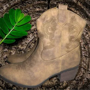 Global Win Women's Tan Western Boots Size 9.5 thumbnail 9