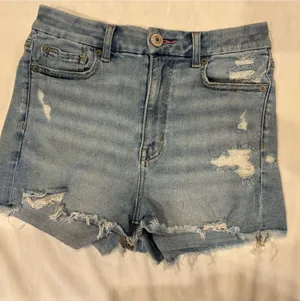 American Eagle Womans Pride Rainbow Stitched Light Wash Distressed Shorts Sz 2 thumbnail 1