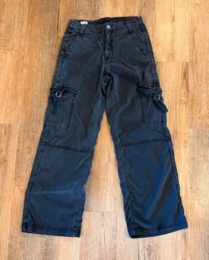 American Eagle Faded Black Baggy Cargo Jeans Stretch Size 8 Short thumbnail 1