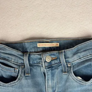 Levi's 724 High Rise Straight Crop Jeans Women's 24 Light Wash Casual Denim euc thumbnail 3