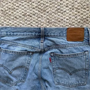NWOT Levi Strauss Wedgie Straight Leg Light Blue Denim Jeans Size 28 thumbnail 5