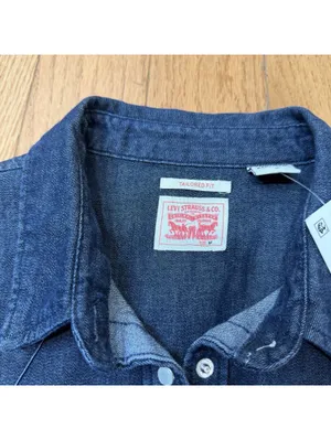 Size Medium Levi’s Womens Tailored Fit Dark Indigo Blue Denim Long Sleeve NWT thumbnail 3