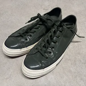 Converse Unisex Chuck Taylor Chuck 70 Patent Leather Low Military Green Shoes thumbnail 1