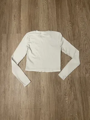 aritzia shirt  thumbnail 2