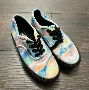 Vans Women’s 6 Tie Dye Platform Laceup Sneakers Shoes thumbnail 1