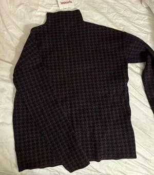 Women's Houndstooth Turtleneck Sweater thumbnail 1
