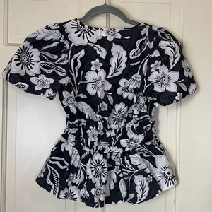 Anthropologie The Somerset FLATTERING Blouse Dark Floral Gray & Black, Size XXS thumbnail 5