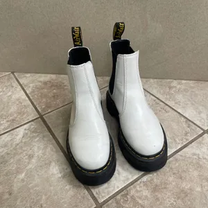 Dr‎ Martens 2976 Quad White Leather Platform Chelsea Boots Womens Sz 5 Chunky thumbnail 2
