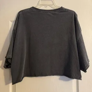Pink Floyd World Tour '87 Black Cropped Band shirt distressed thumbnail 2