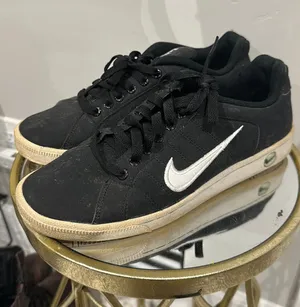Nike Sneakers thumbnail 1