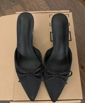 Amazon Heels Black thumbnail 1