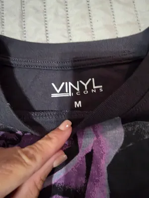 Vinyl Icons Cropped Purple Rose Graphic Tee in charcoal gray M Grunge Floral thumbnail 2